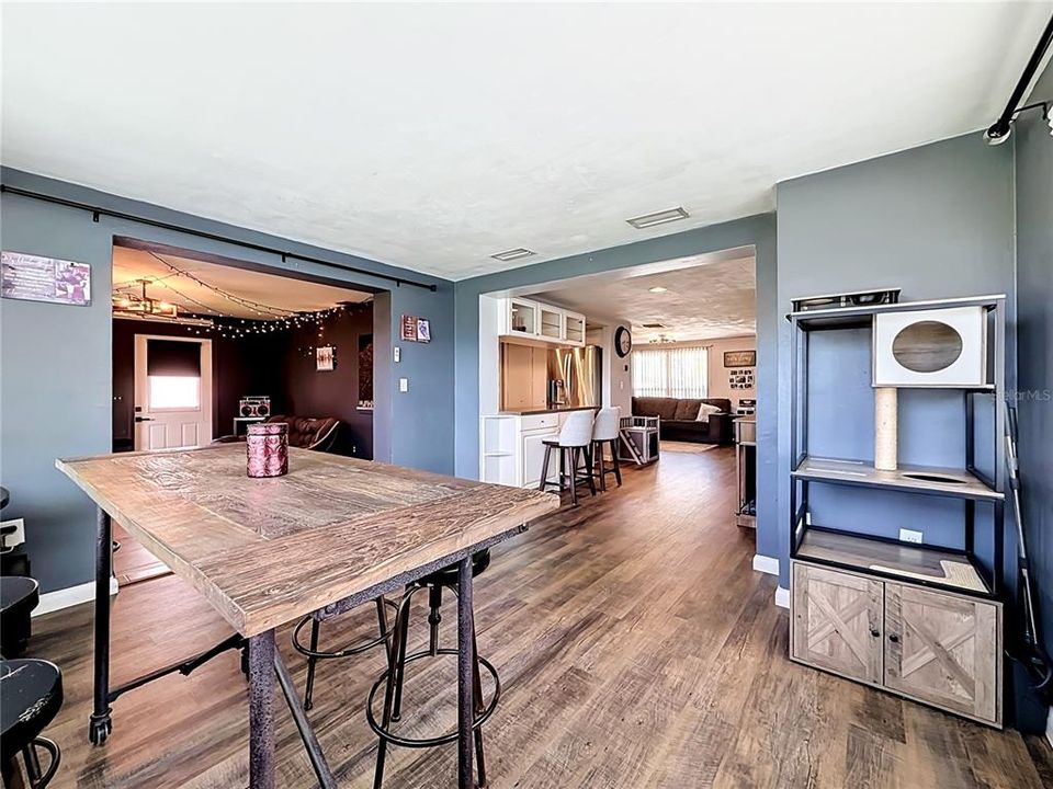For Sale: $249,900 (2 beds, 2 baths, 1236 Square Feet)