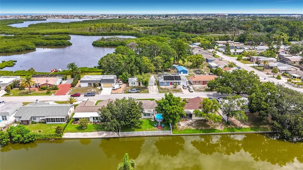 For Sale: $249,900 (2 beds, 2 baths, 1236 Square Feet)
