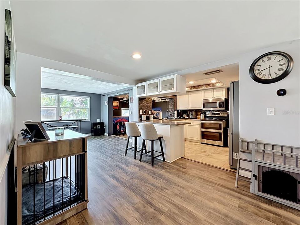For Sale: $249,900 (2 beds, 2 baths, 1236 Square Feet)