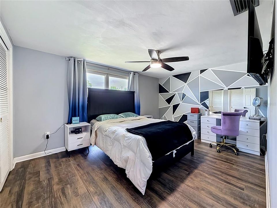 For Sale: $249,900 (2 beds, 2 baths, 1236 Square Feet)