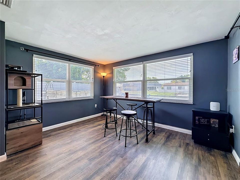 For Sale: $249,900 (2 beds, 2 baths, 1236 Square Feet)