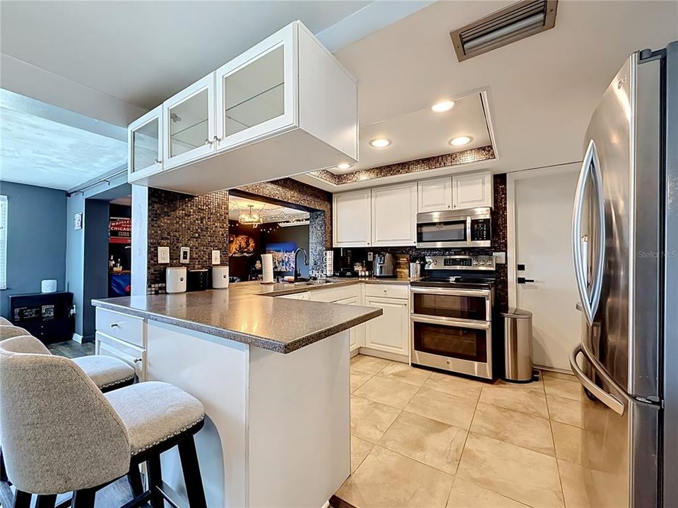 For Sale: $249,900 (2 beds, 2 baths, 1236 Square Feet)