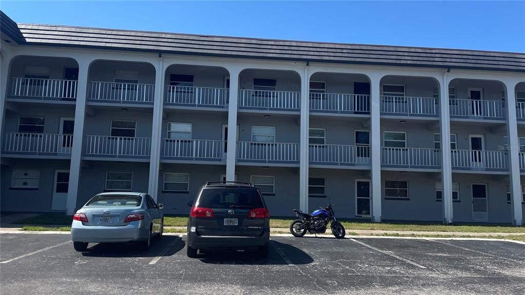 For Rent: $1,275 (1 beds, 1 baths, 690 Square Feet)