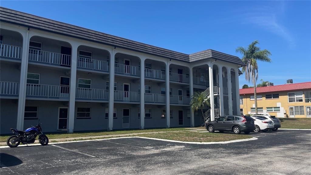 For Rent: $1,275 (1 beds, 1 baths, 690 Square Feet)