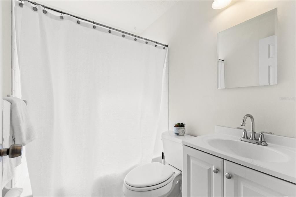 Activo con contrato: $365,000 (3 camas, 2 baños, 1228 Pies cuadrados)