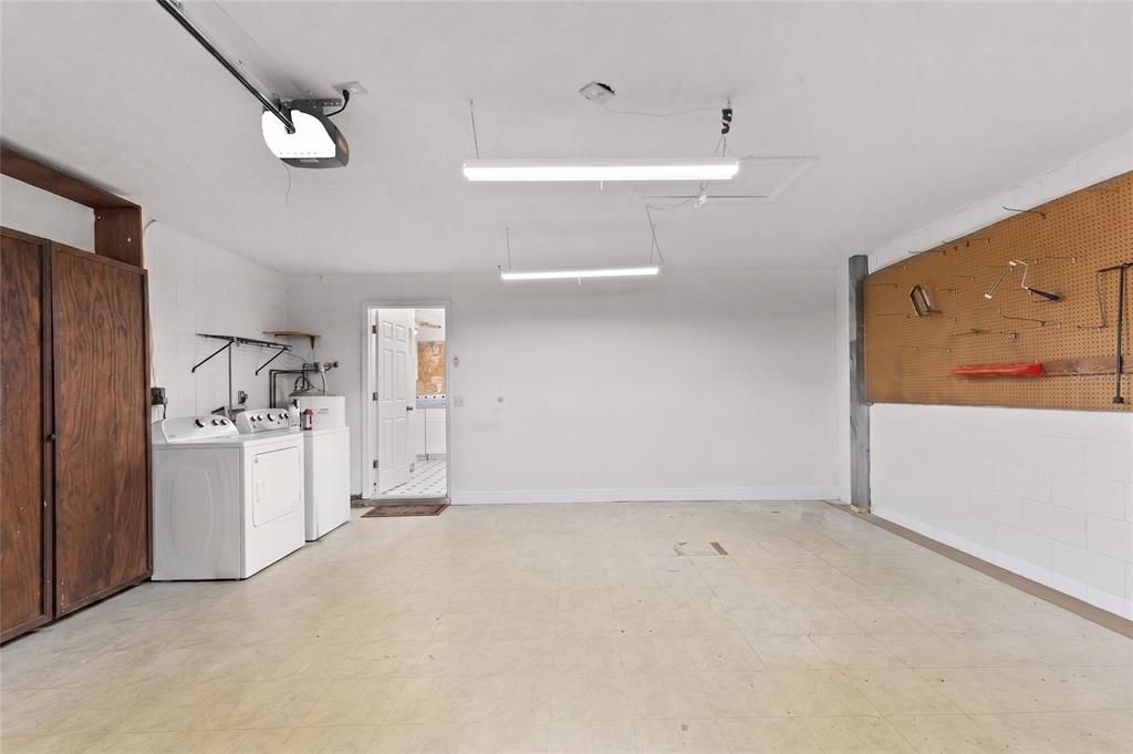 Activo con contrato: $365,000 (3 camas, 2 baños, 1228 Pies cuadrados)