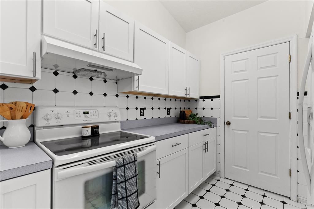 Activo con contrato: $365,000 (3 camas, 2 baños, 1228 Pies cuadrados)