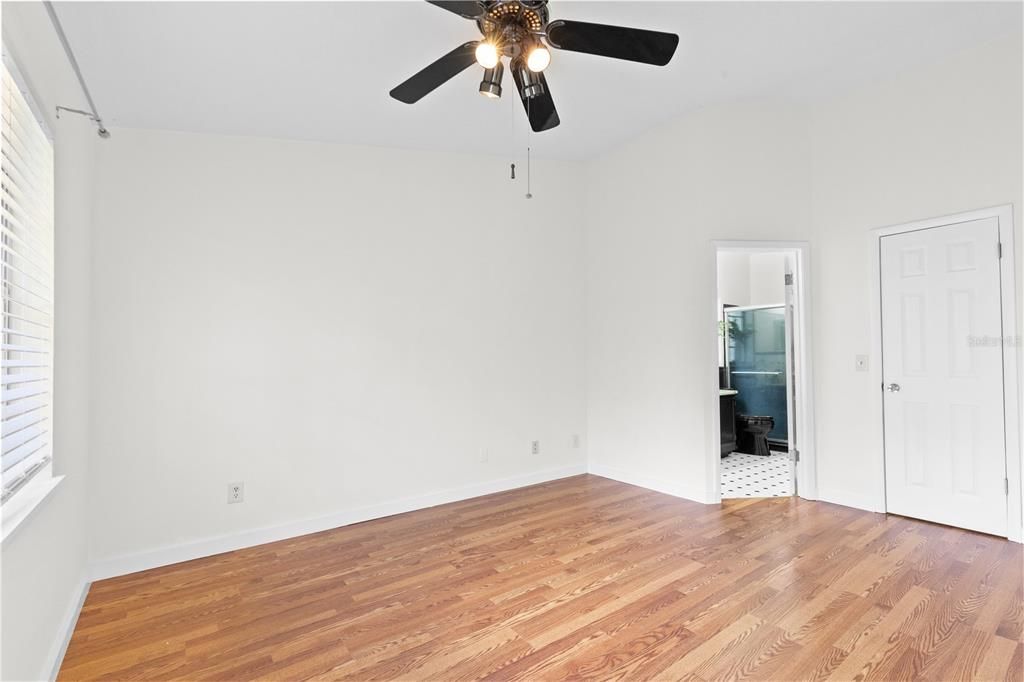 Activo con contrato: $365,000 (3 camas, 2 baños, 1228 Pies cuadrados)