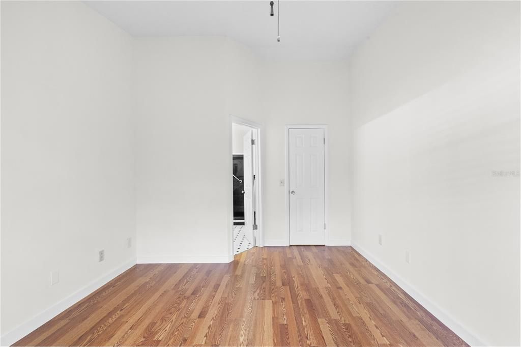 Activo con contrato: $365,000 (3 camas, 2 baños, 1228 Pies cuadrados)