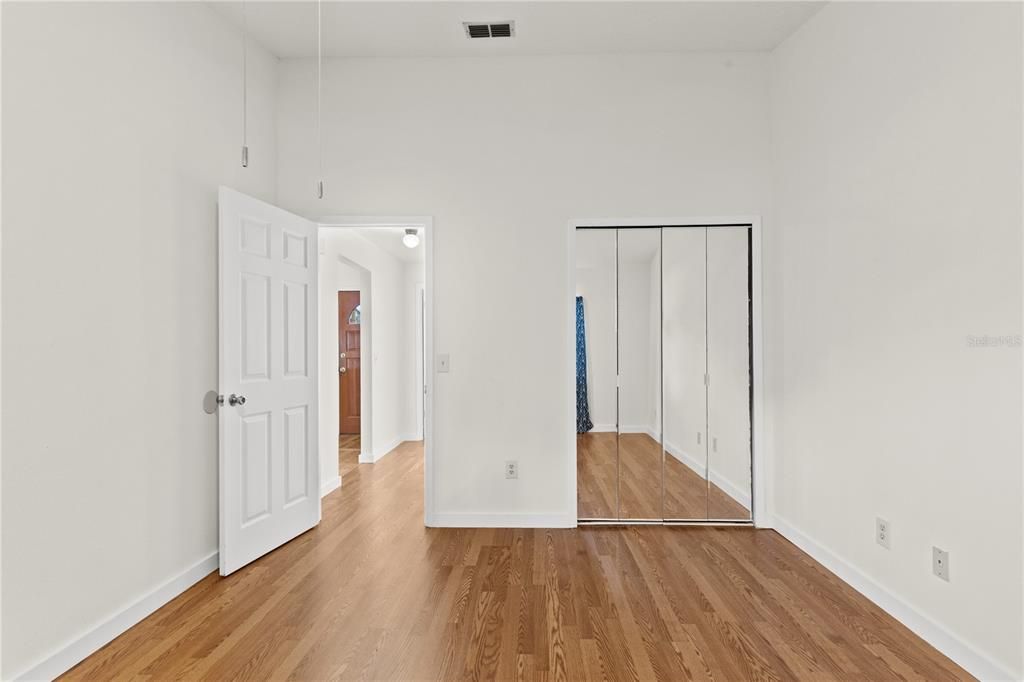 Activo con contrato: $365,000 (3 camas, 2 baños, 1228 Pies cuadrados)