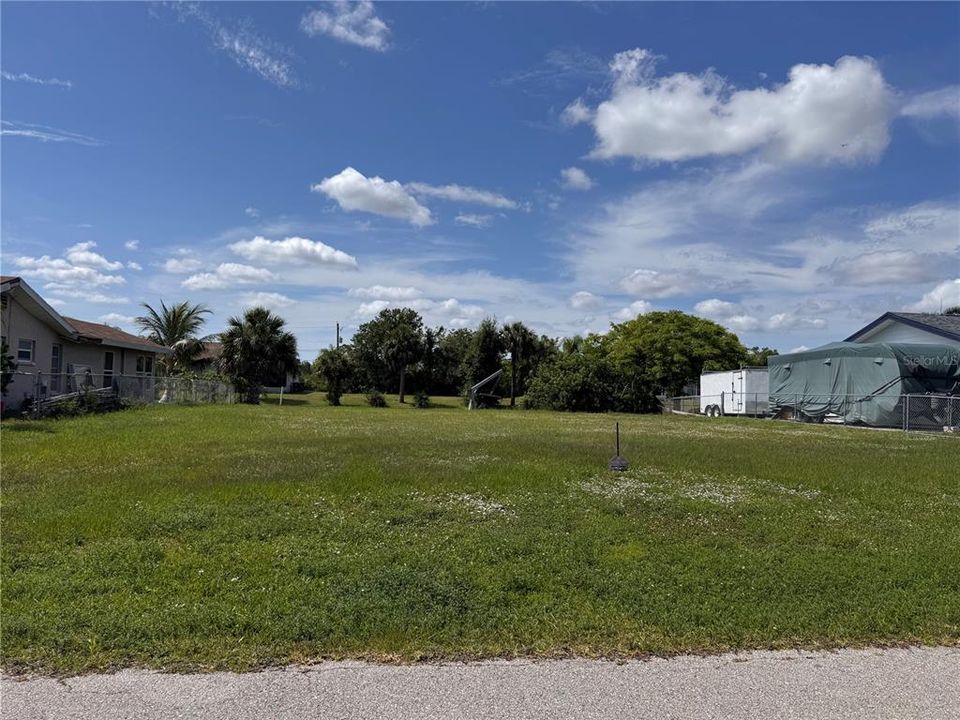 待售: $85,000 (0.22 acres)