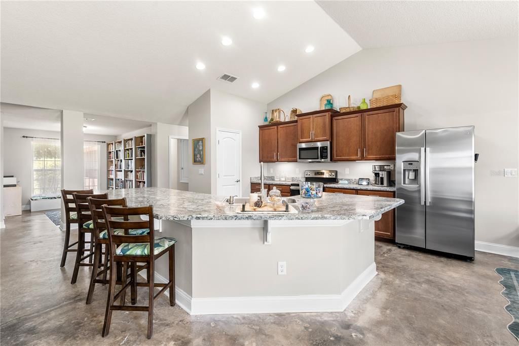 For Sale: $475,000 (5 beds, 3 baths, 2471 Square Feet)