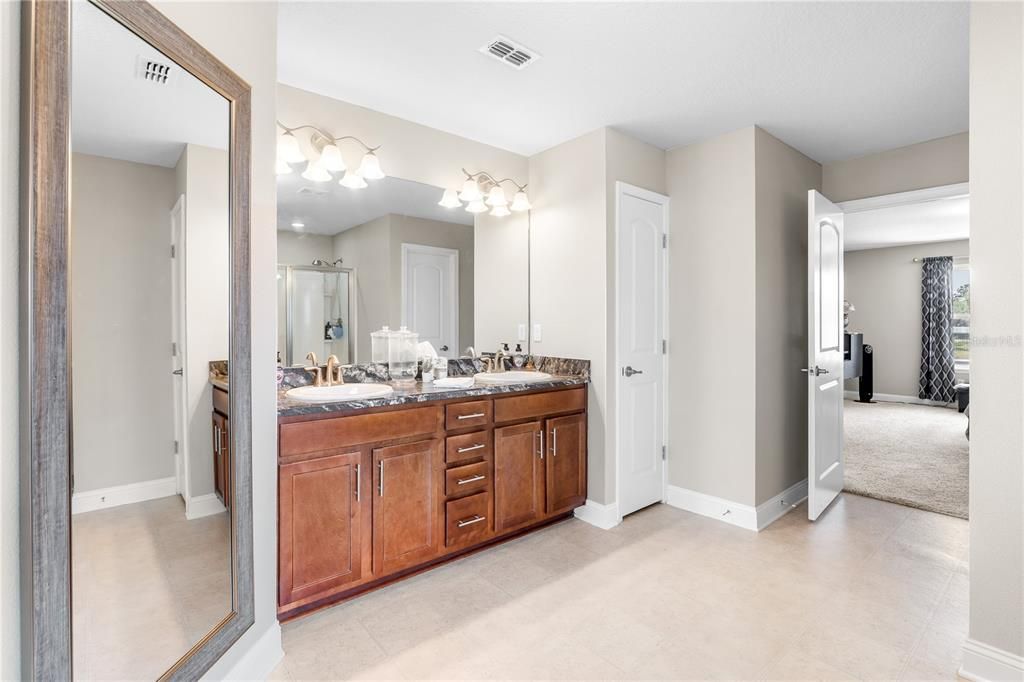 For Sale: $475,000 (5 beds, 3 baths, 2471 Square Feet)