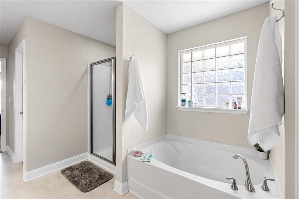 For Sale: $475,000 (5 beds, 3 baths, 2471 Square Feet)