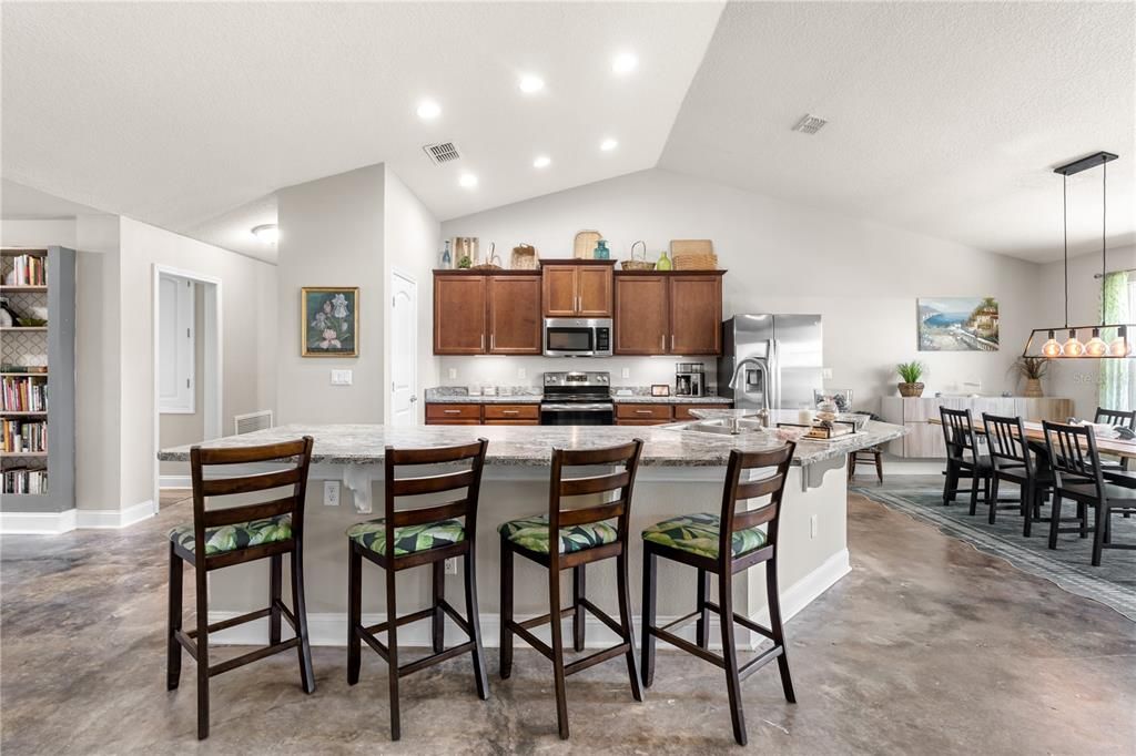 For Sale: $475,000 (5 beds, 3 baths, 2471 Square Feet)