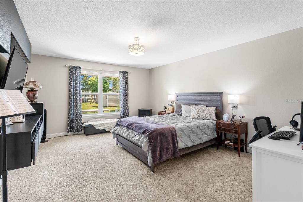 For Sale: $475,000 (5 beds, 3 baths, 2471 Square Feet)
