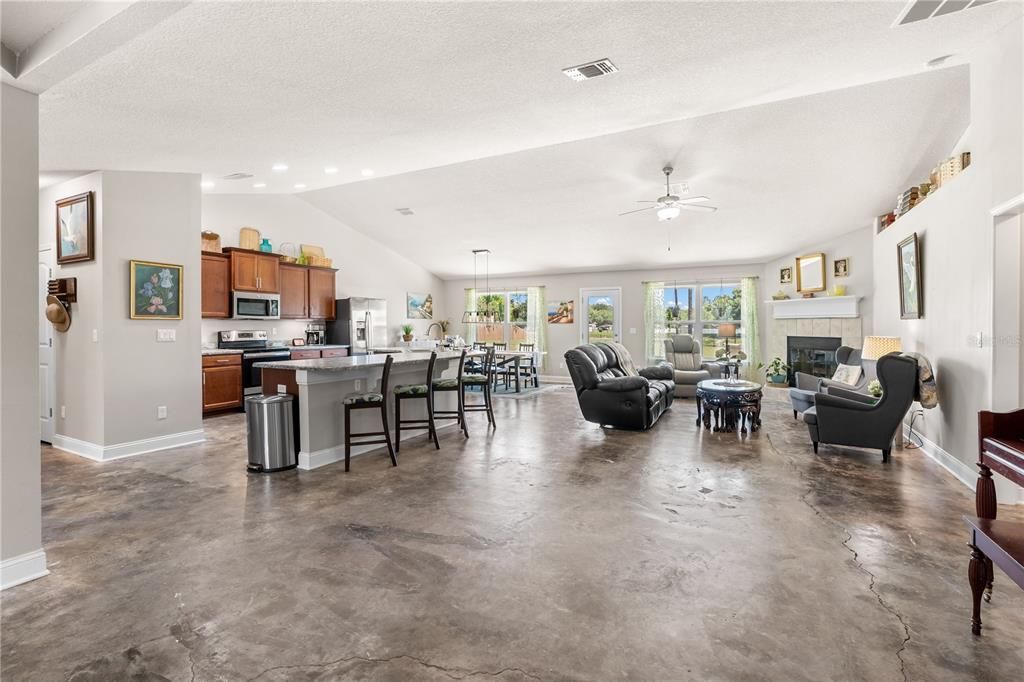 For Sale: $475,000 (5 beds, 3 baths, 2471 Square Feet)