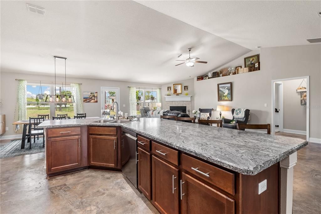 For Sale: $475,000 (5 beds, 3 baths, 2471 Square Feet)
