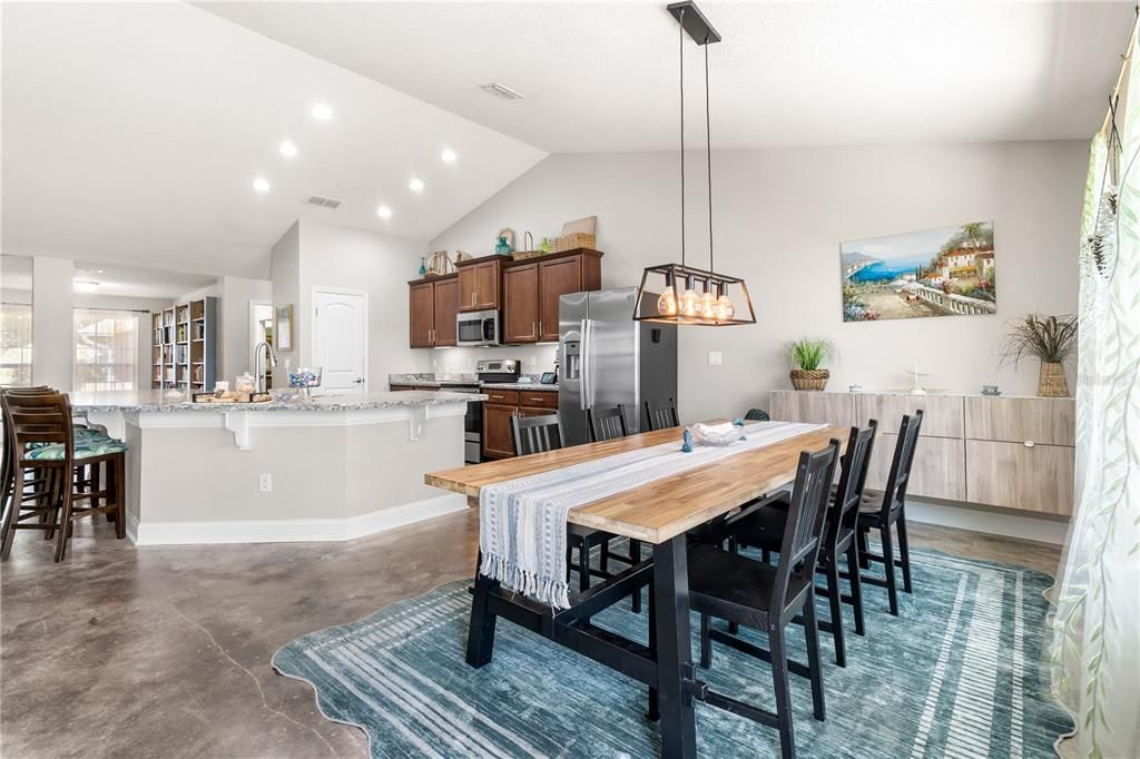 For Sale: $475,000 (5 beds, 3 baths, 2471 Square Feet)