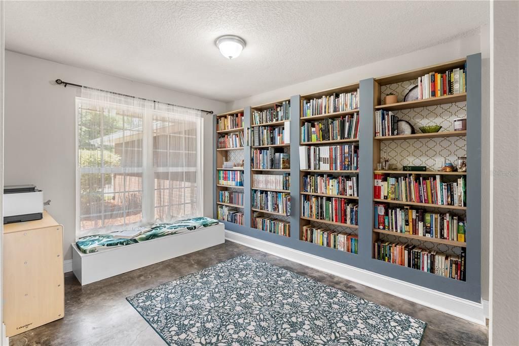 For Sale: $475,000 (5 beds, 3 baths, 2471 Square Feet)