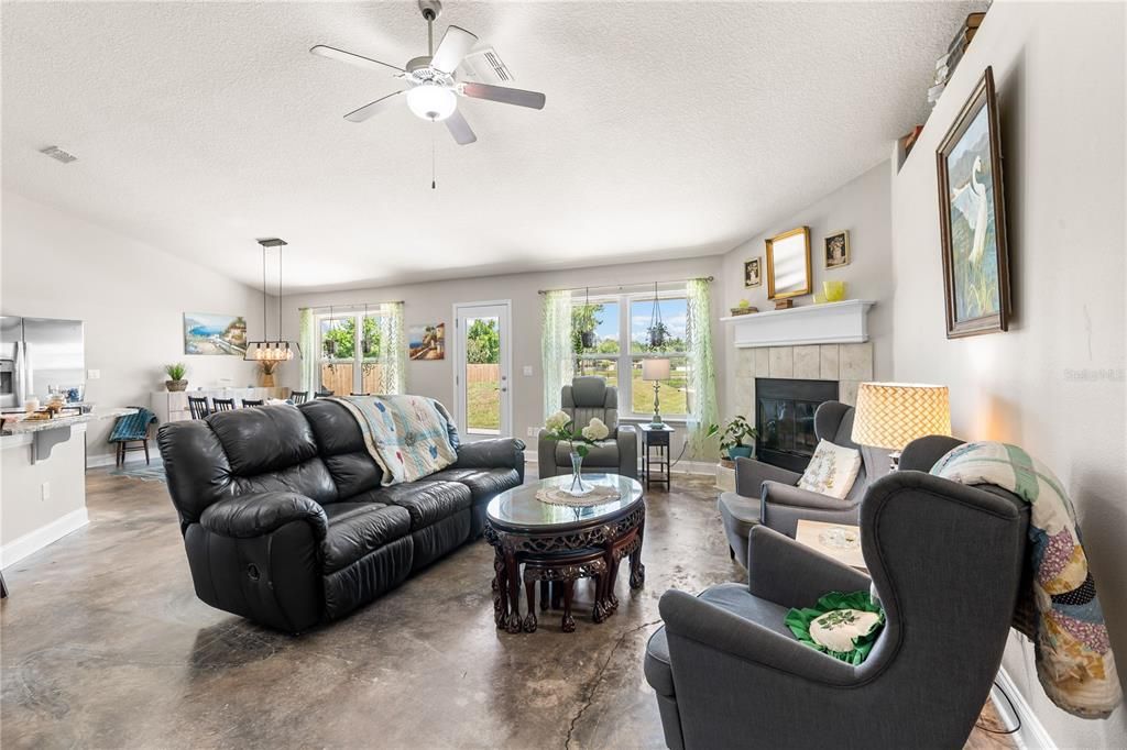For Sale: $475,000 (5 beds, 3 baths, 2471 Square Feet)