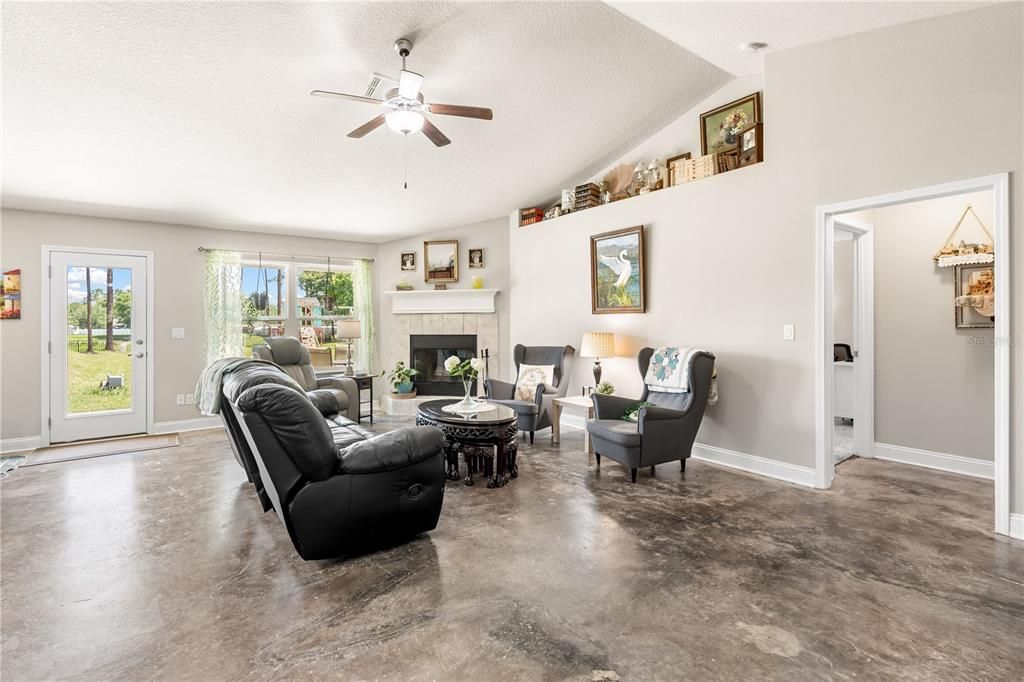 For Sale: $475,000 (5 beds, 3 baths, 2471 Square Feet)