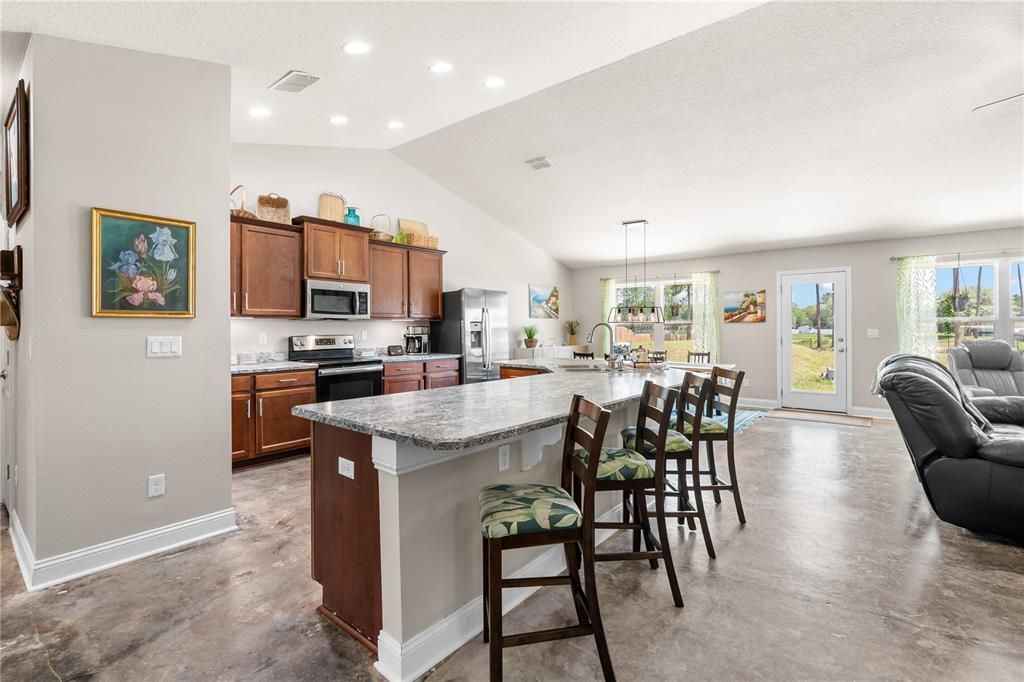 For Sale: $475,000 (5 beds, 3 baths, 2471 Square Feet)