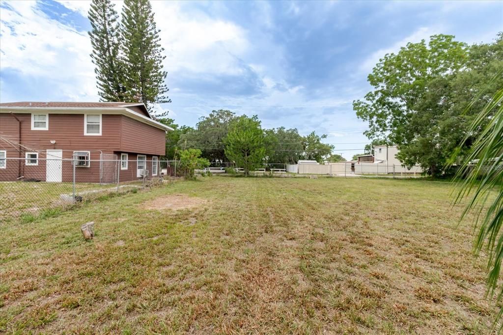 待售: $225,000 (0.11 acres)