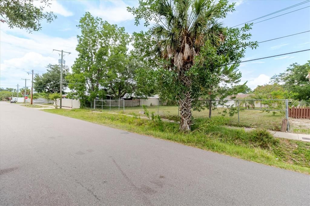 待售: $225,000 (0.11 acres)