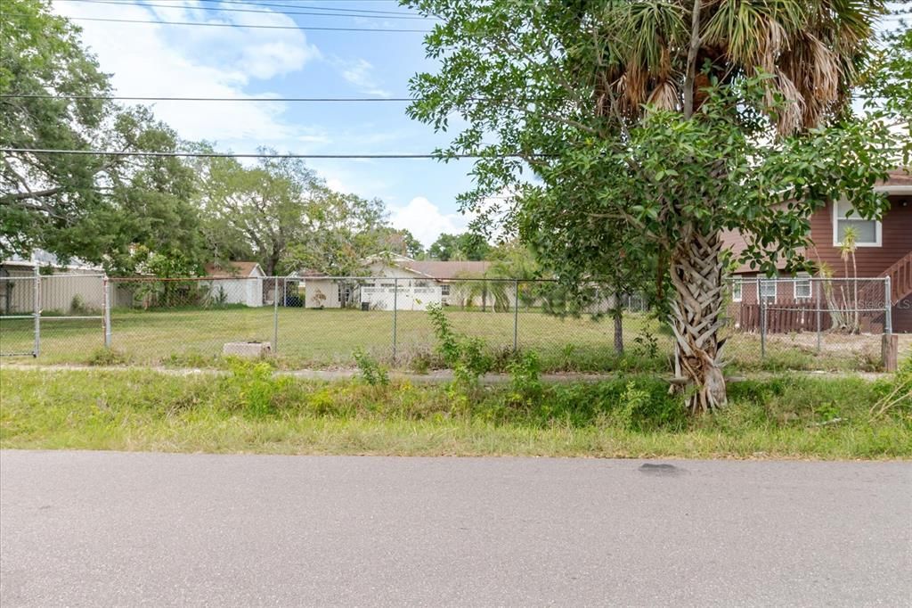 待售: $225,000 (0.11 acres)