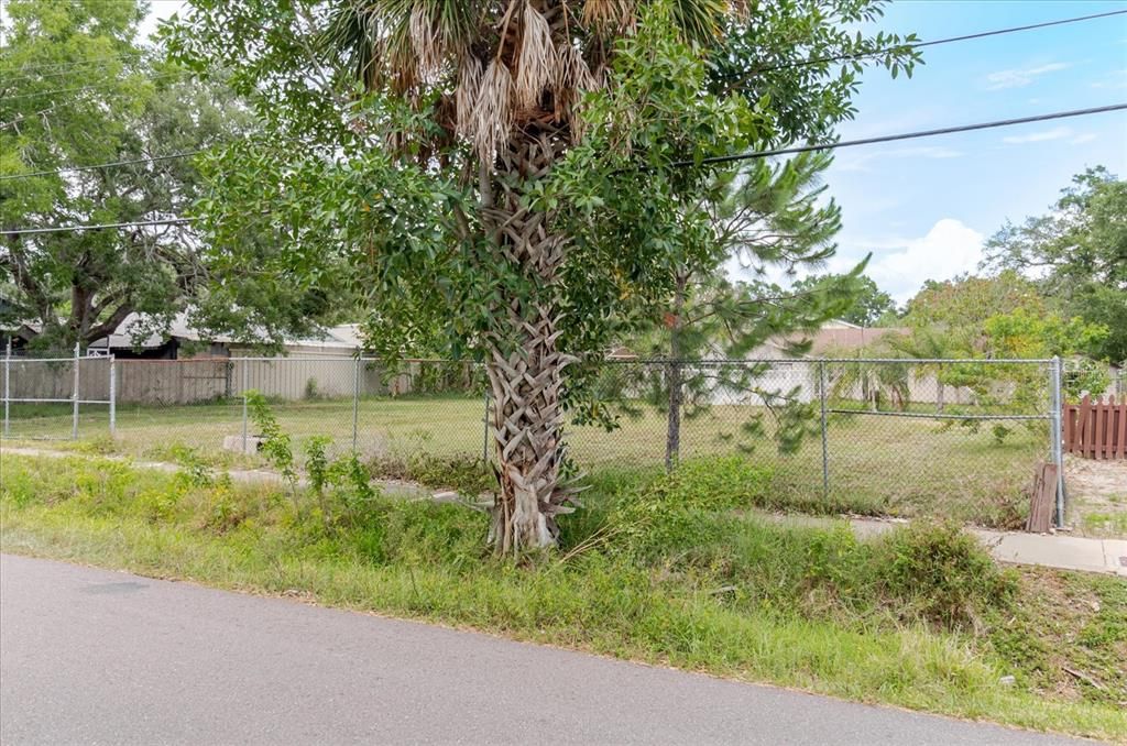 待售: $225,000 (0.11 acres)
