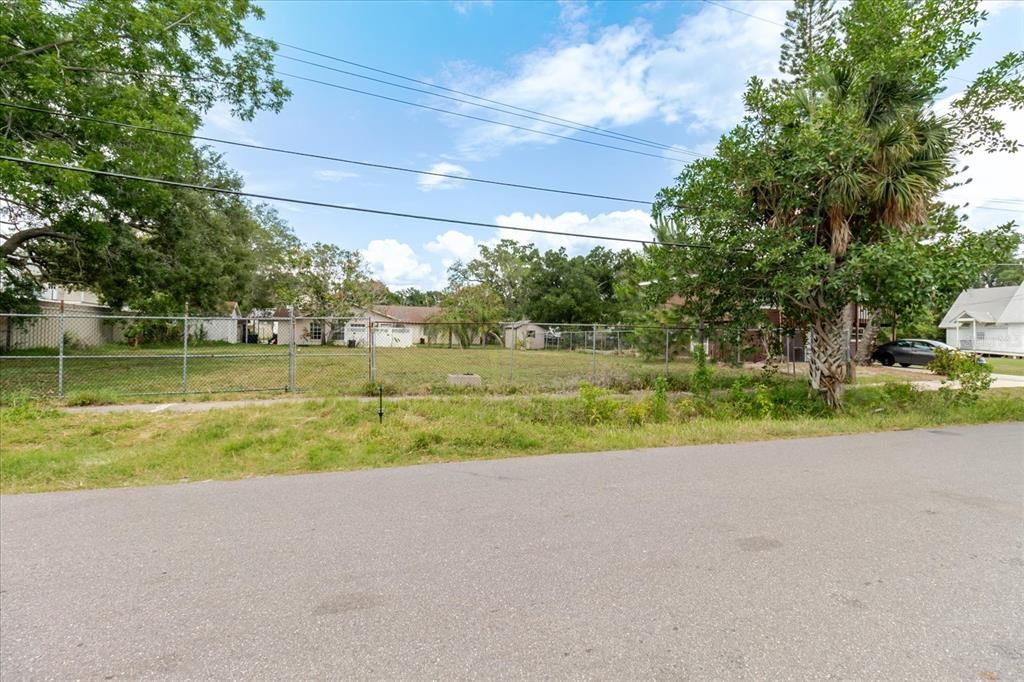 待售: $225,000 (0.11 acres)