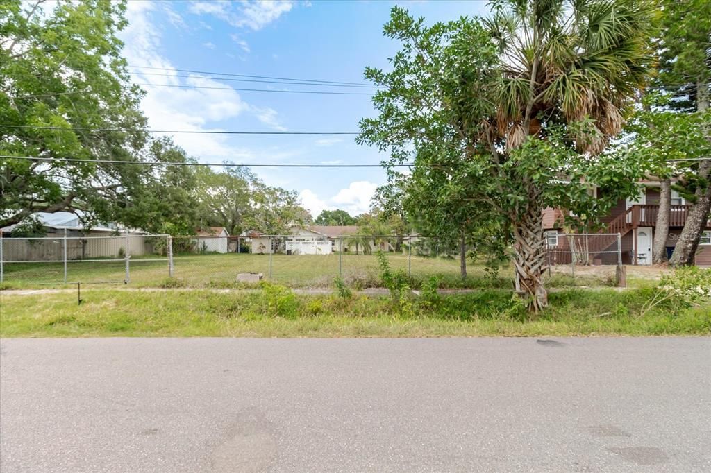 待售: $225,000 (0.11 acres)