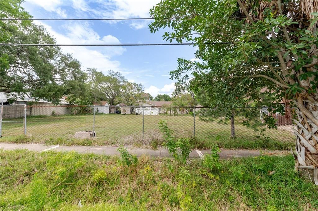 待售: $225,000 (0.11 acres)