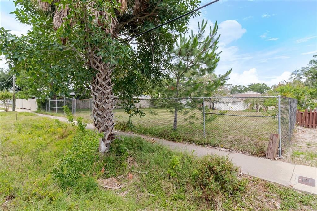 待售: $225,000 (0.11 acres)