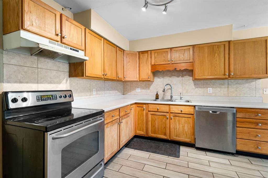 En Venta: $325,000 (3 camas, 2 baños, 1610 Pies cuadrados)
