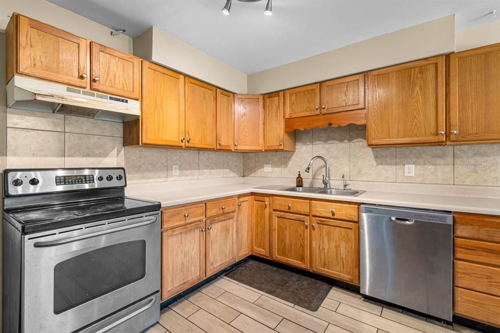 En Venta: $325,000 (3 camas, 2 baños, 1610 Pies cuadrados)