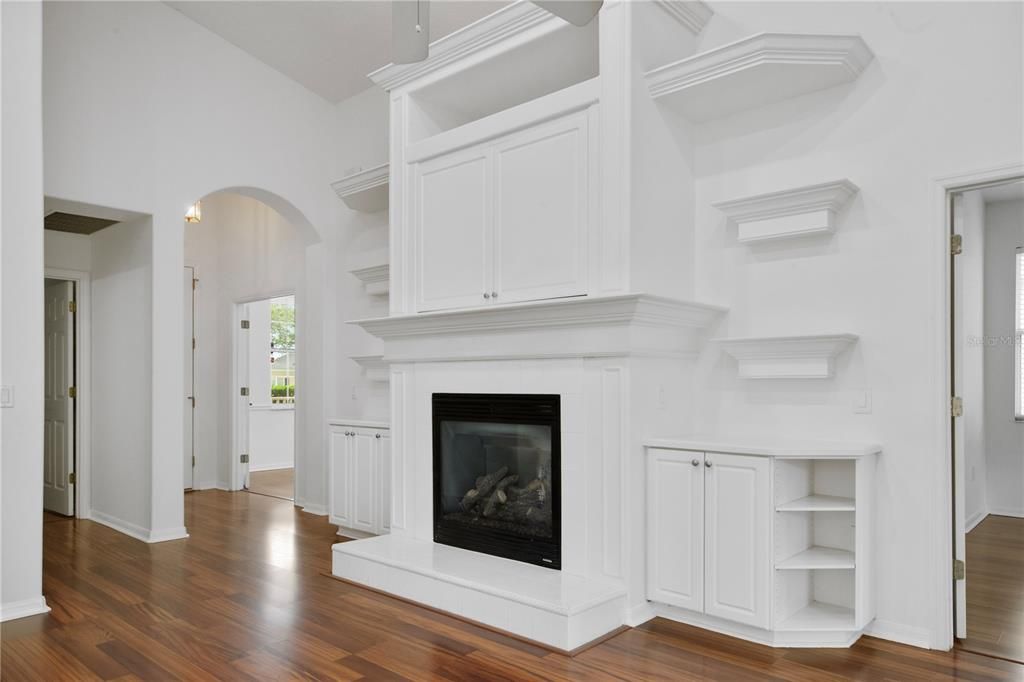 For Sale: $339,900 (2 beds, 2 baths, 1601 Square Feet)