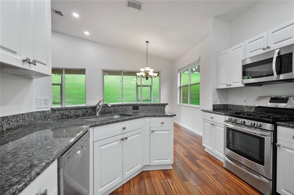 For Sale: $339,900 (2 beds, 2 baths, 1601 Square Feet)
