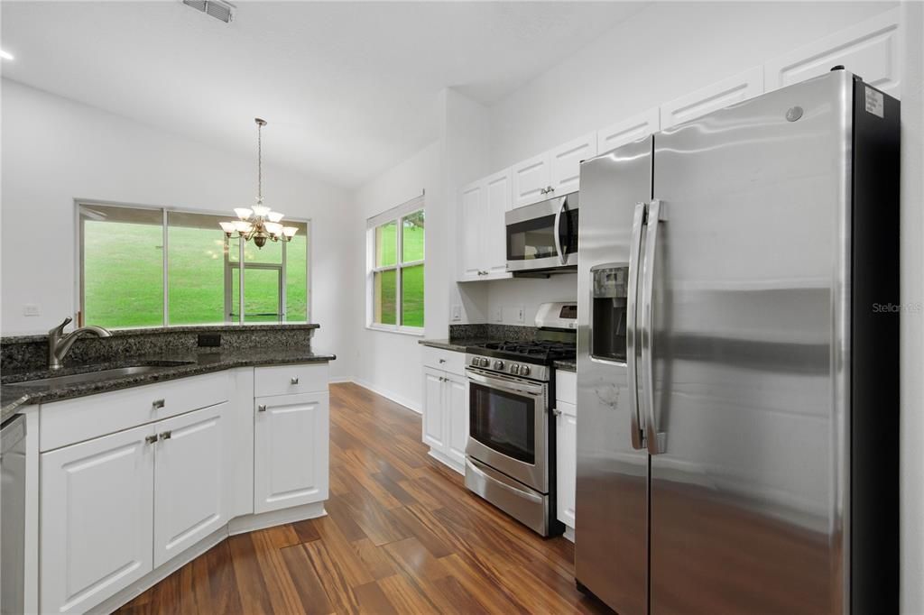 For Sale: $339,900 (2 beds, 2 baths, 1601 Square Feet)