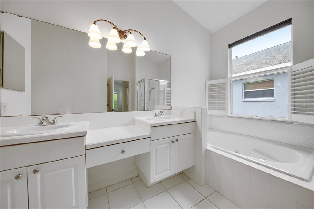 For Sale: $339,900 (2 beds, 2 baths, 1601 Square Feet)