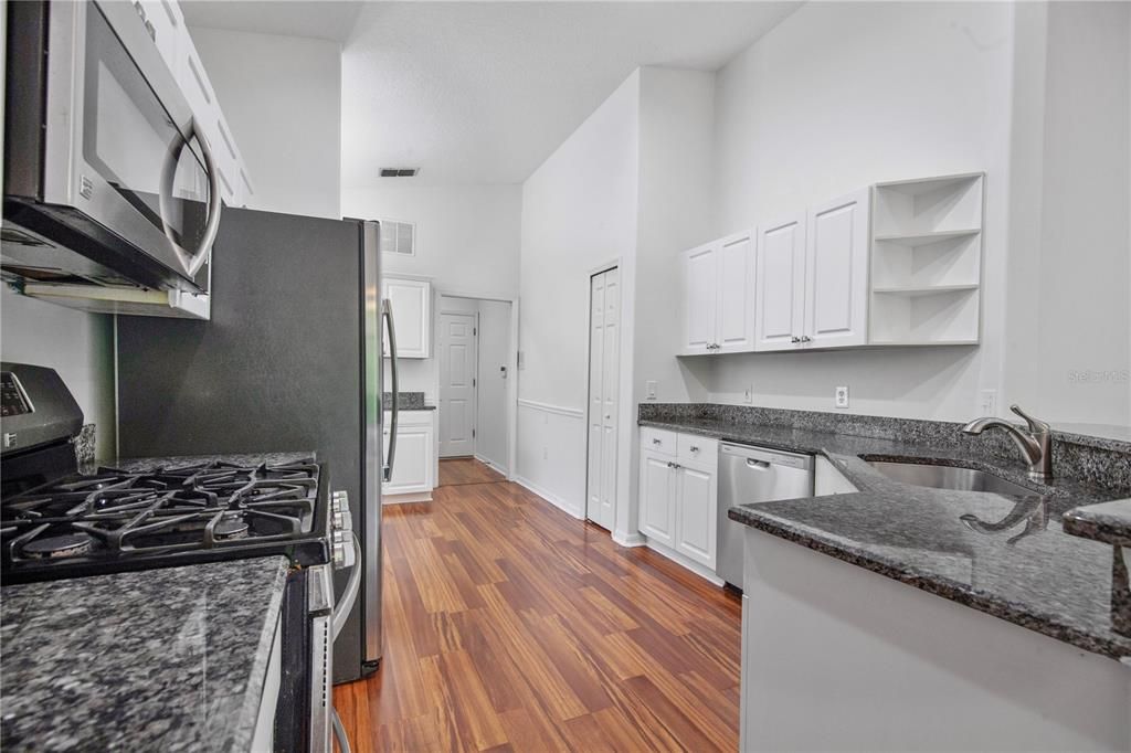 For Sale: $339,900 (2 beds, 2 baths, 1601 Square Feet)