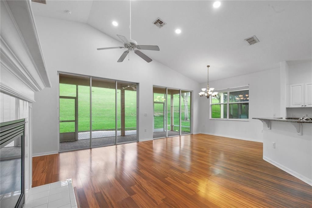 For Sale: $339,900 (2 beds, 2 baths, 1601 Square Feet)