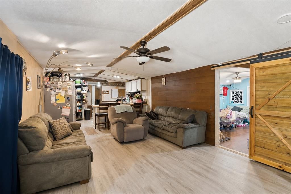 For Sale: $140,000 (2 beds, 2 baths, 924 Square Feet)