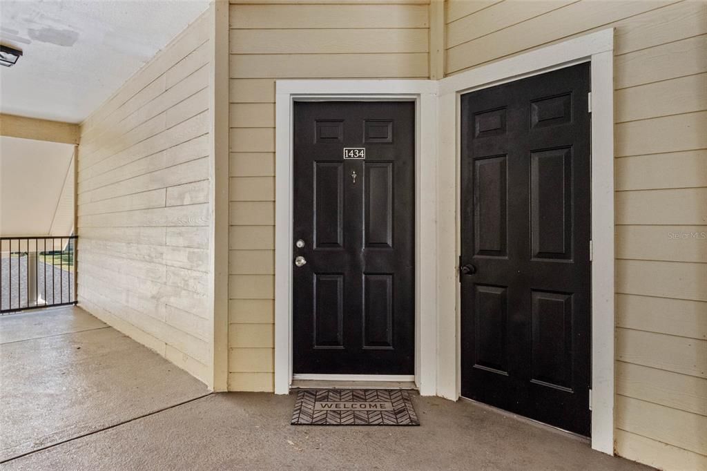 For Sale: $183,000 (1 beds, 1 baths, 854 Square Feet)