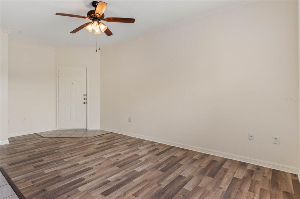 For Sale: $183,000 (1 beds, 1 baths, 854 Square Feet)