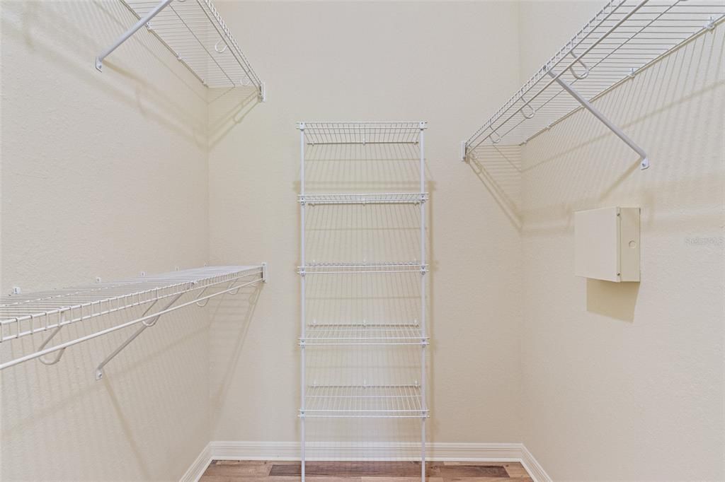 For Sale: $183,000 (1 beds, 1 baths, 854 Square Feet)