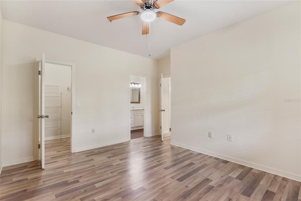 For Sale: $183,000 (1 beds, 1 baths, 854 Square Feet)