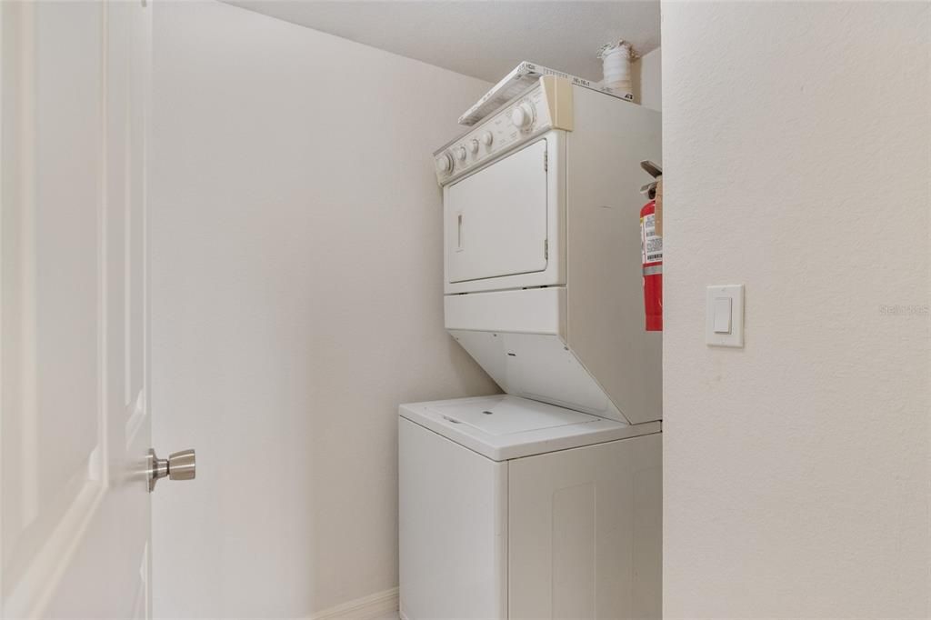 For Sale: $183,000 (1 beds, 1 baths, 854 Square Feet)