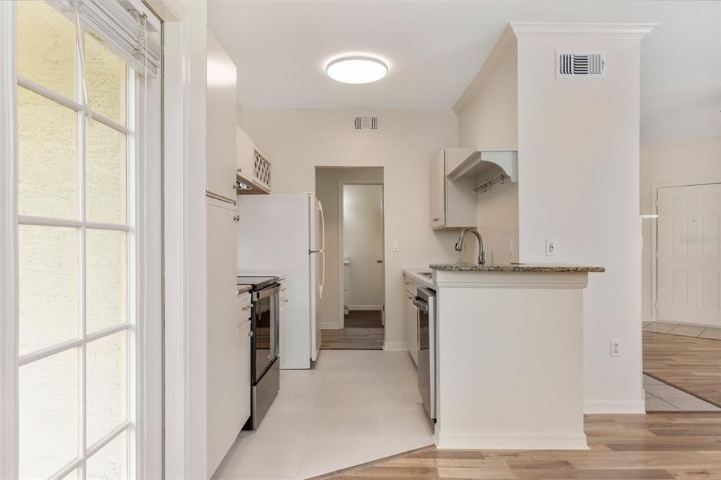 For Sale: $183,000 (1 beds, 1 baths, 854 Square Feet)